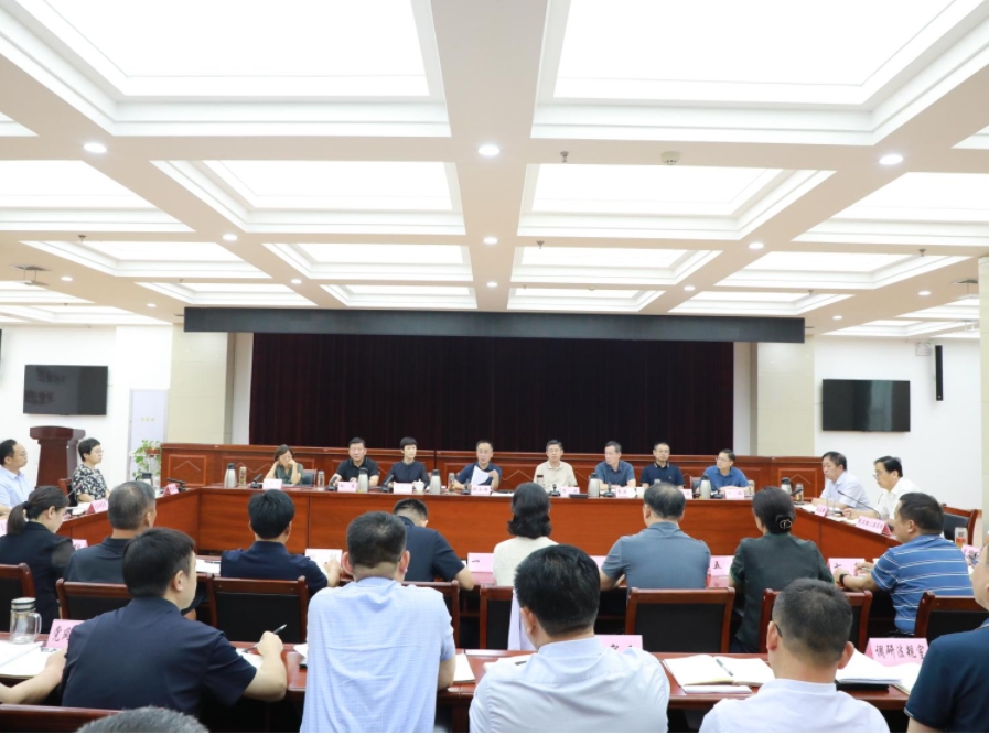 市紀委監委理論學習中心組（擴大）開展集體學習